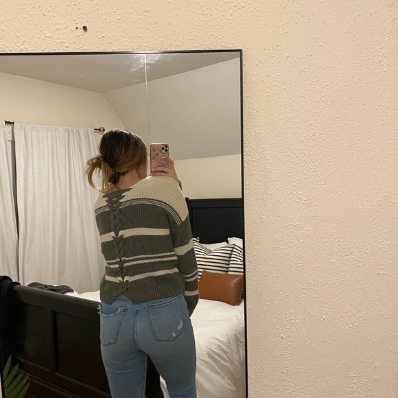 Sweater - Picture 2 of 4